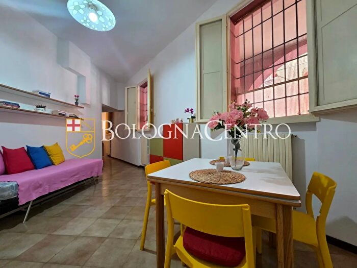 Appartamento bilocale in vendita in Via delle Belle Arti, Bologna