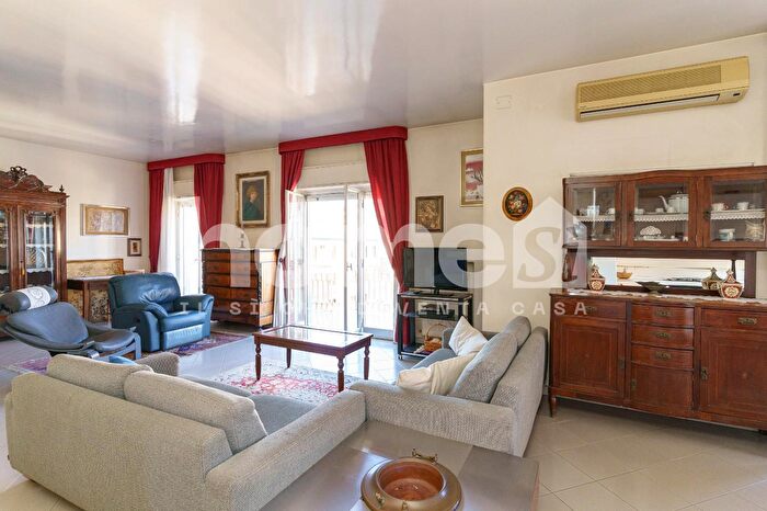 Appartamento con 6 locali in vendita in Niccolò Giannotta, Catania