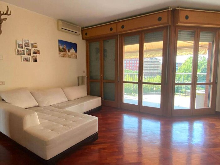 Appartamento quadrilocale in affitto in Via Giambellino, Giambellino, Milano