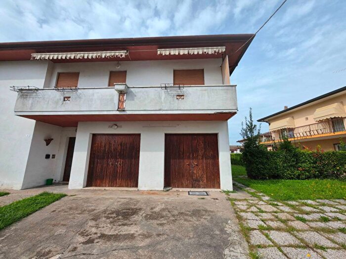 Appartamento quadrilocale in affitto in Via Gioacchino Rossini, Centro, Legnaro