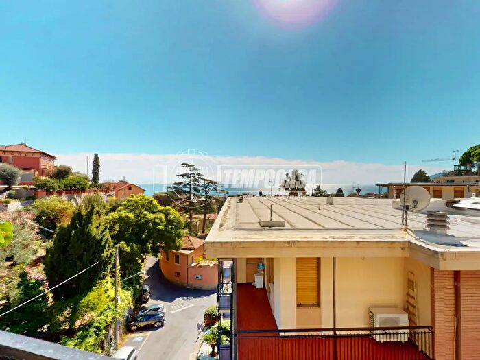 Appartamento quadrilocale in vendita in Via Cardellino, Alassio