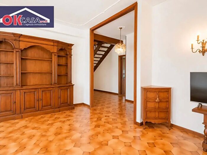 Appartamento con 5 locali in vendita in Via Montemezzi, Vigasio