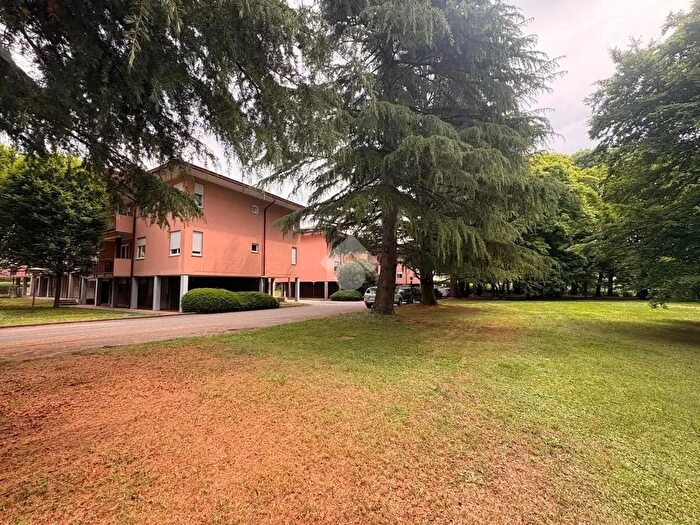 Appartamento quadrilocale in vendita in Via dei Cavalli, Varese