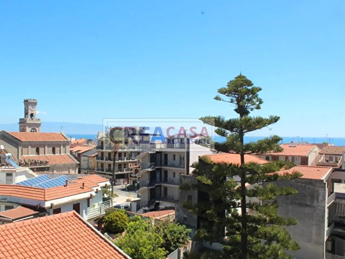 Appartamento con 5 locali in vendita in Via Sparagonà, Santa Teresa Di Riva