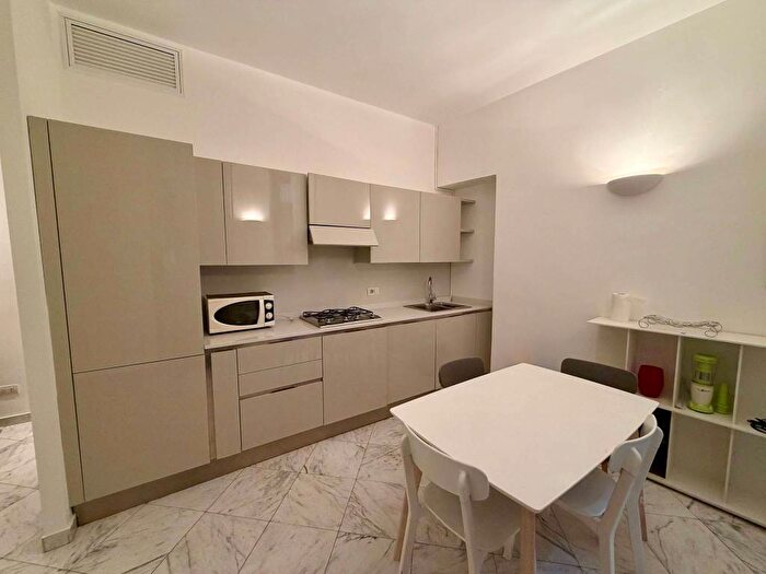 Appartamento bilocale in affitto in Via Agnello, Duomo, Milano