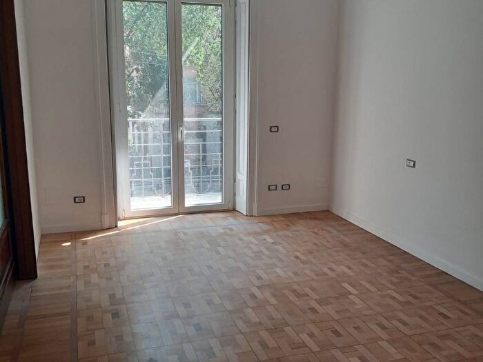 Appartamento trilocale in affitto in Via Mac Mahon, Cenisio, Milano