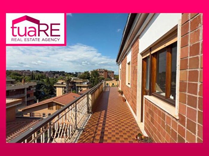 Appartamento trilocale in vendita in Via della Tenuta di SantAgata, Roma