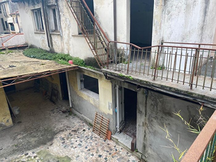 Casa con 6 locali in vendita in Viareggio