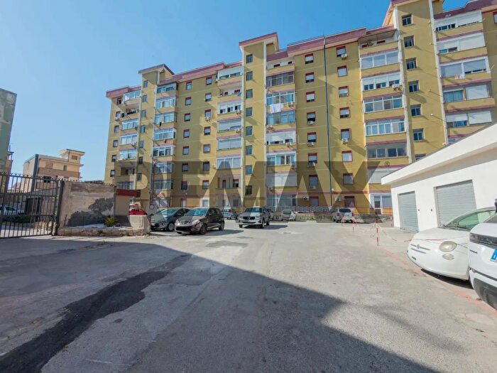 Appartamento quadrilocale in vendita in Via Messina Marine, Palermo