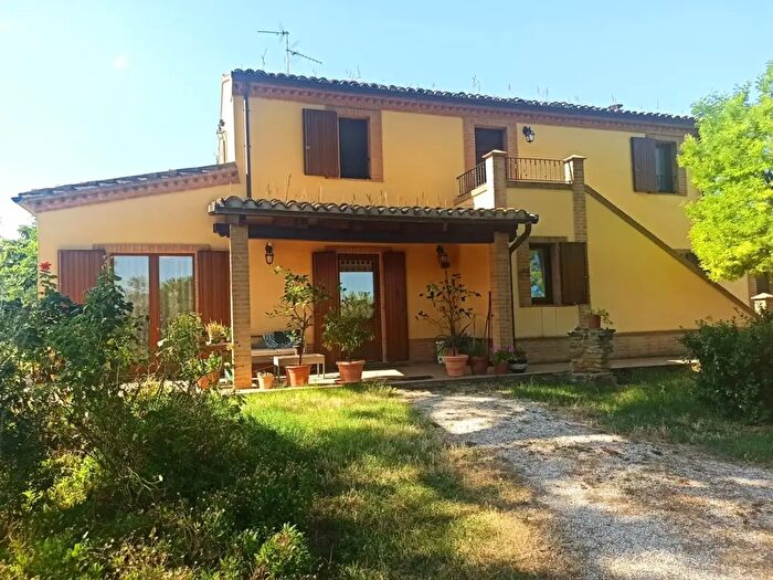Casa con 7 locali in vendita in Contrada Fontanelle, Montecosaro