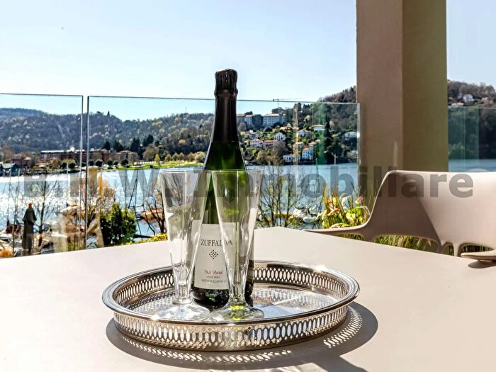 Appartamento bilocale in vendita in Laveno Mombello