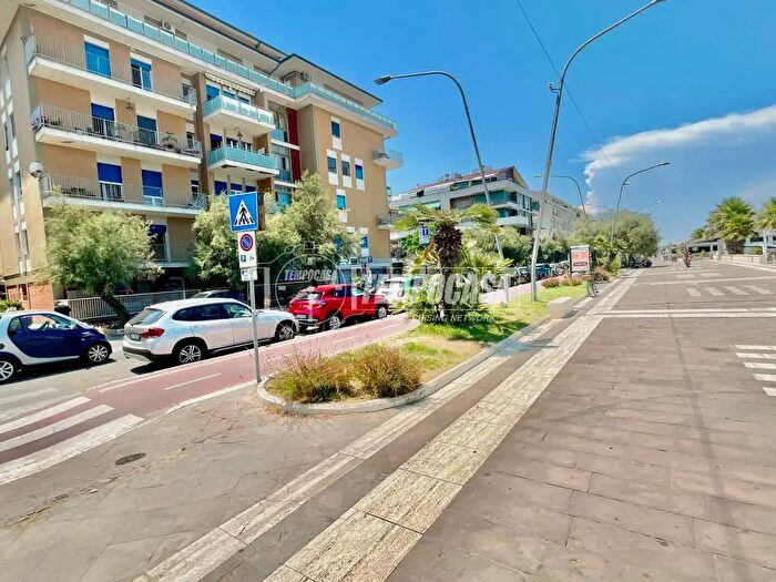 Appartamento trilocale in vendita in Lungomare Giacomo Matteotti, Pescara