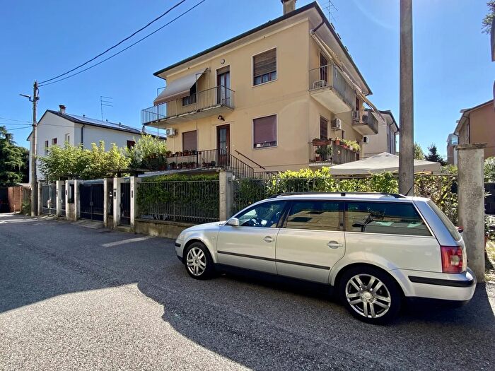 Appartamento con 5 locali in vendita in Via col del Rosso, Vicenza