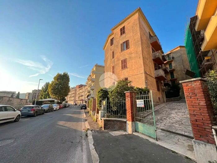 Appartamento trilocale in vendita in Via Tiburto, Tivoli