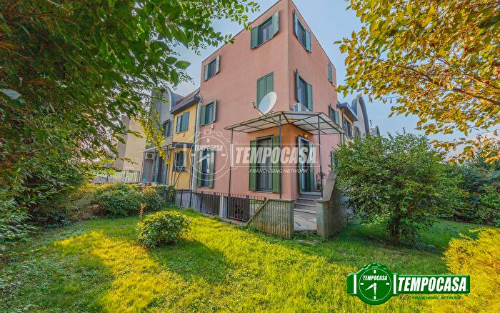 Casa quadrilocale in vendita in Via Giuseppe Mazzini, Certosa Di Pavia