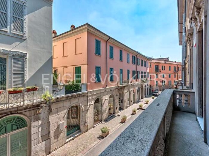 Appartamento quadrilocale in vendita in Via Carlo Cattaneo, Lecco