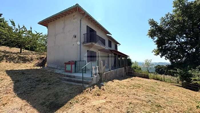 Casa quadrilocale in vendita in Gubbio