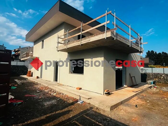 Casa con 5 locali in vendita in Acireale