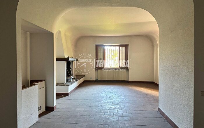 Appartamento trilocale in vendita in Via Marconi, Lesmo