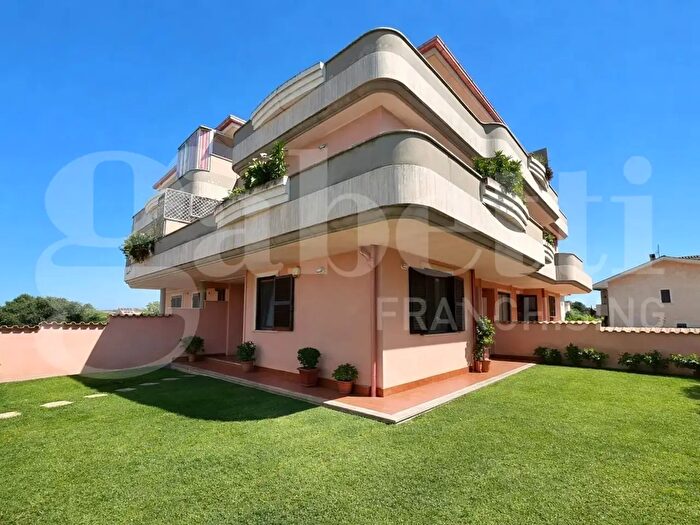 Appartamento trilocale in vendita in Via della Moletta, Ardea