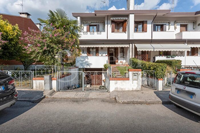 Casa con 6 locali in vendita in Via Salvo dAcquisto, Pordenone