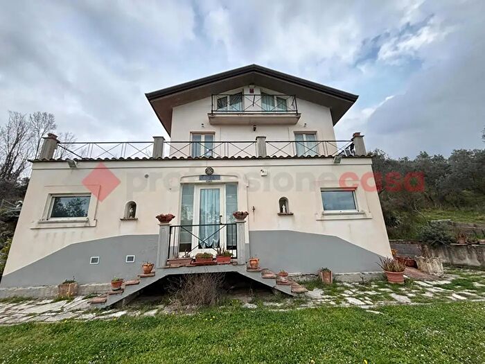 Casa quadrilocale in vendita in Via Romagnano Fontana Valle, Anagni