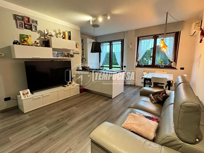 Appartamento trilocale in vendita in Via Eugenio Villoresi, Arluno