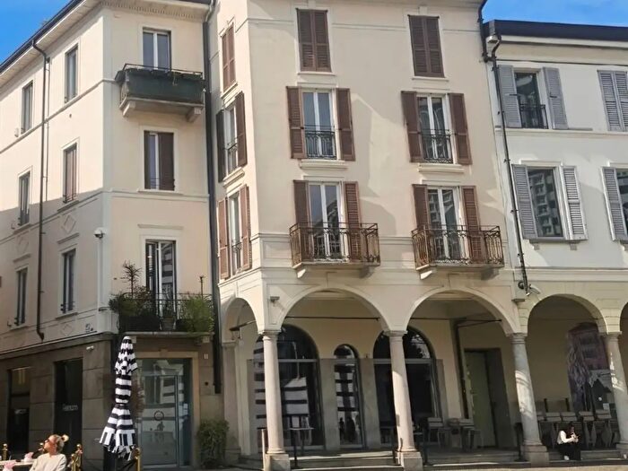 Appartamento trilocale in affitto in Monza