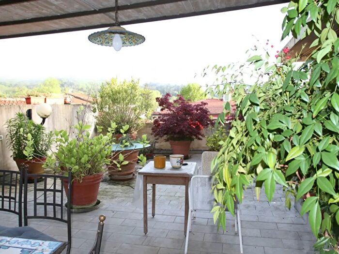 Appartamento con 8 locali in affitto in Fiesole