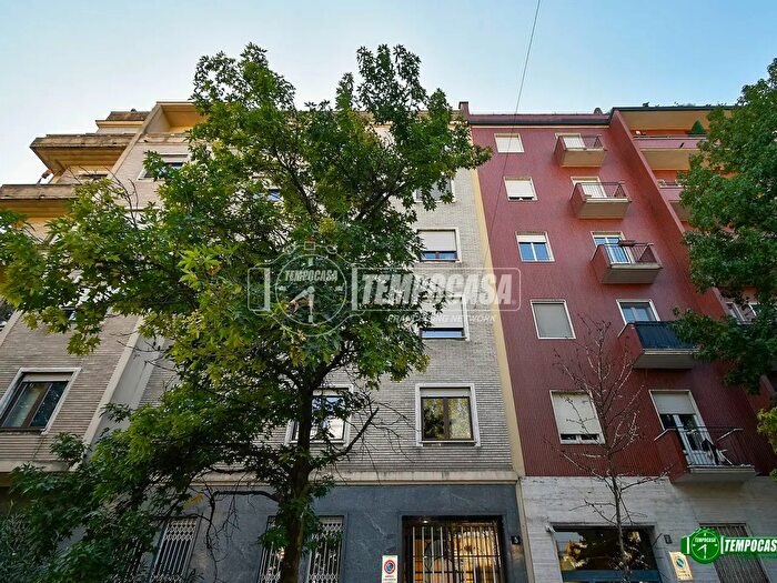 Appartamento trilocale in vendita in Via Francesco Albani, Milano