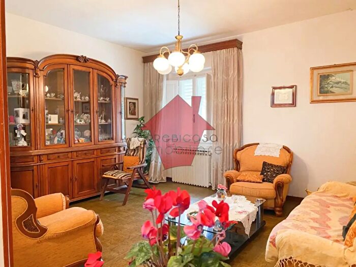 Appartamento quadrilocale in vendita in Empolese Lungarno, Vinci