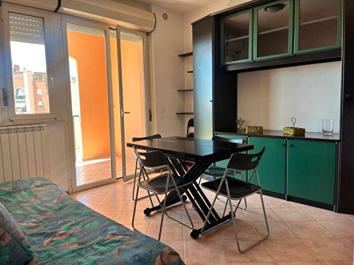 Appartamento trilocale in affitto in Largo Marcantonio Cesti, Q, Latina
