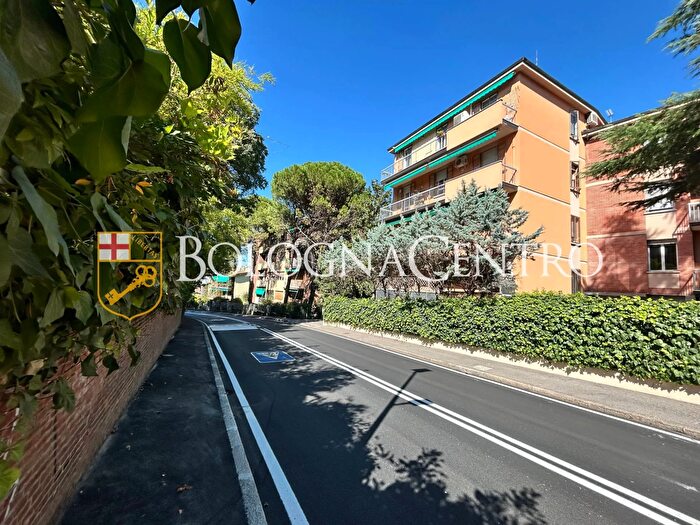 Appartamento con 6 locali in vendita in Via Pier Paolo Molinelli, Bologna