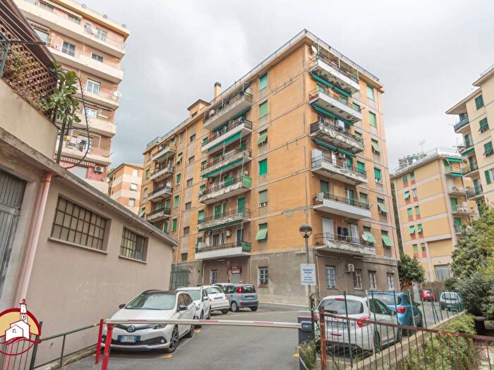 Appartamento trilocale in affitto in Via Gaspare Buffa, Voltri, Genova
