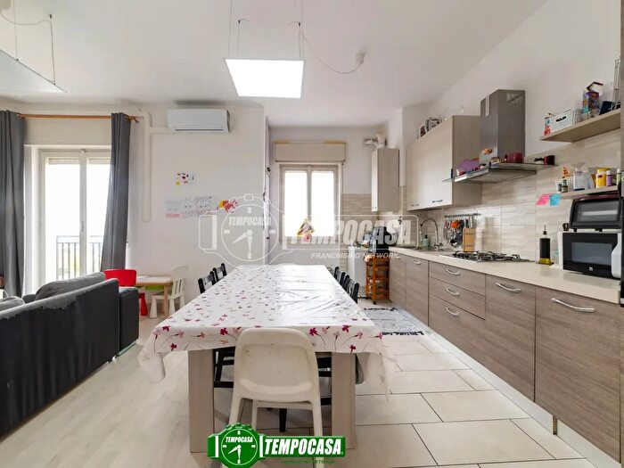 Appartamento trilocale in vendita in Via Alcide De Gasperi, Cavenago Di Brianza