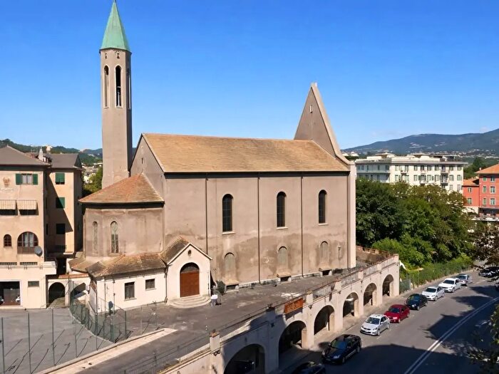 Appartamento con 7 locali in vendita in Via Carlo E nello Rosselli, Genova