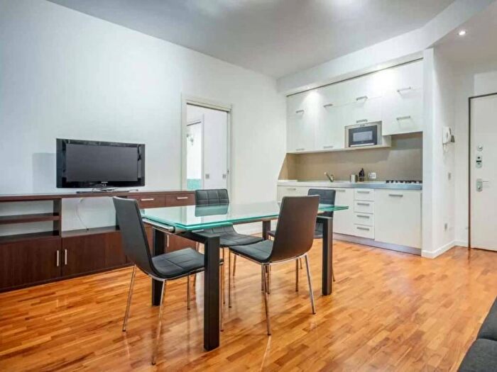 Appartamento bilocale in affitto in Via San Gregorio, Repubblica, Milano