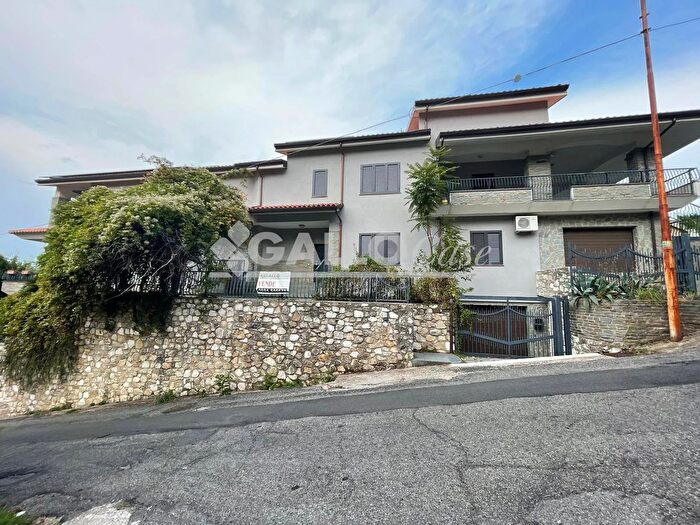 Casa con 6 locali in vendita in Via Boschetto Cerisano, Cerisano