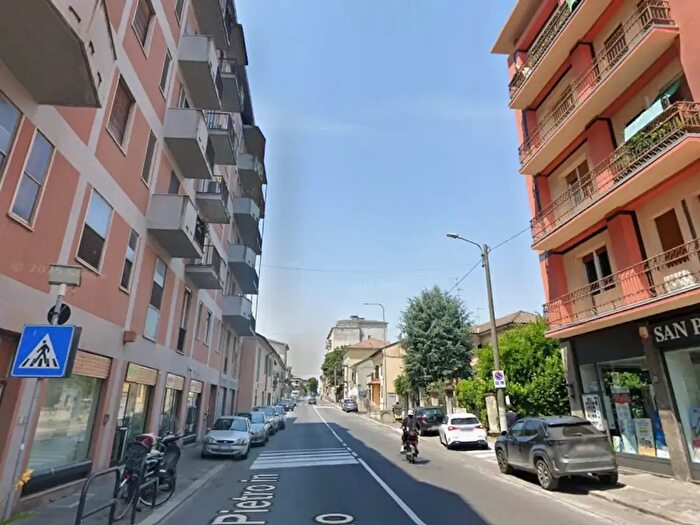 Appartamento trilocale in affitto in Via San Pietro in Verzolo, Pavia