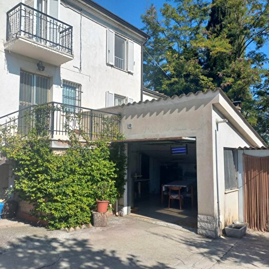 Casa con 6 locali in vendita in Virgil Grissom, Falerone