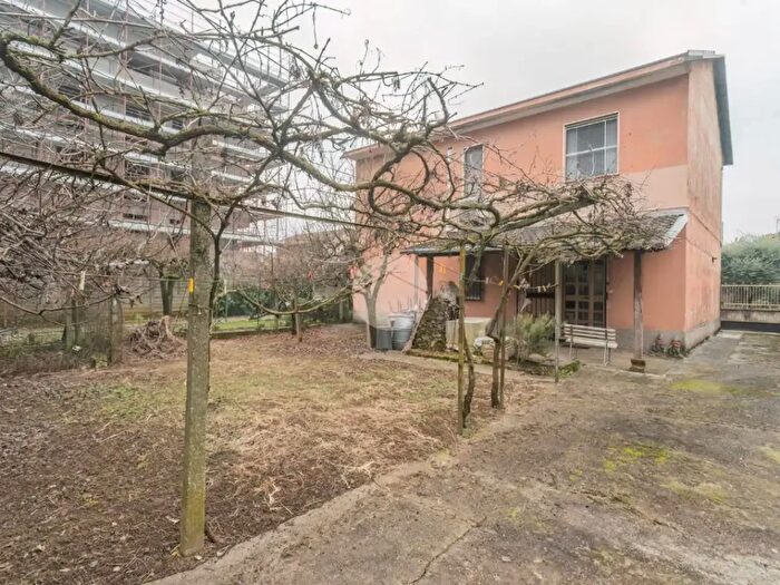 Appartamento trilocale in vendita in Via Filippo Turati, Biassono