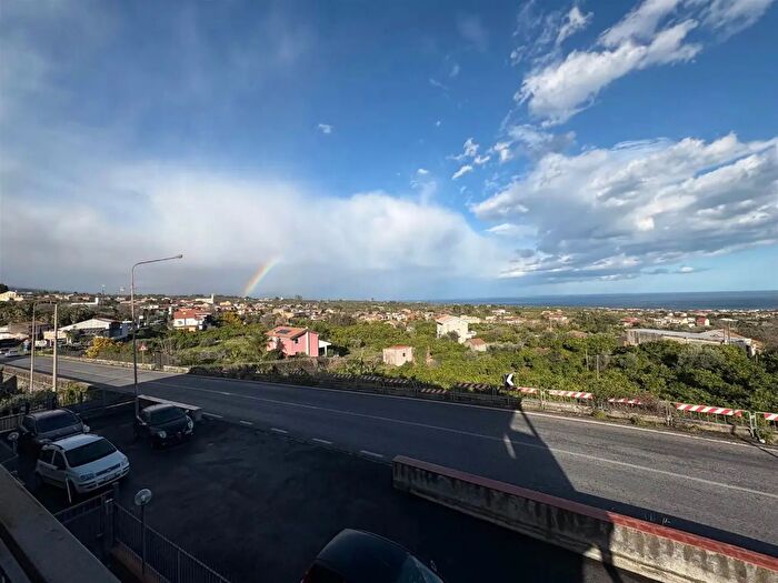Appartamento trilocale in vendita in Acireale