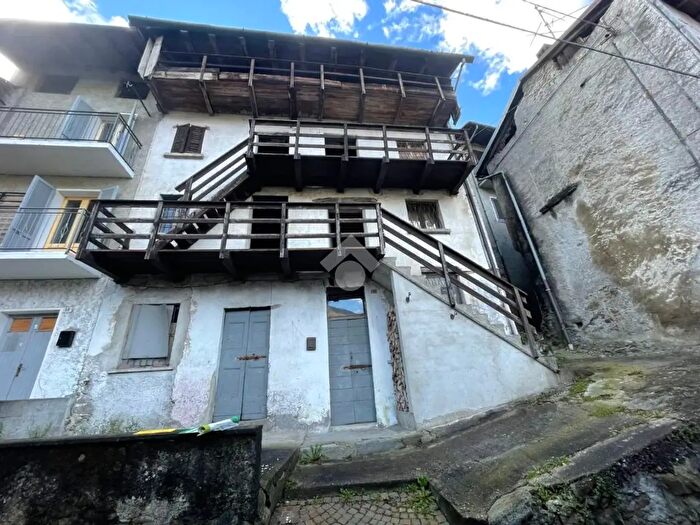 Casa con 12 locali in vendita in Via Selvetta, Forcola