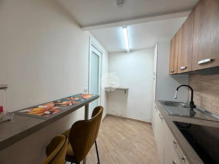 Appartamento bilocale in affitto in Viale dei Gesuiti, Napoli