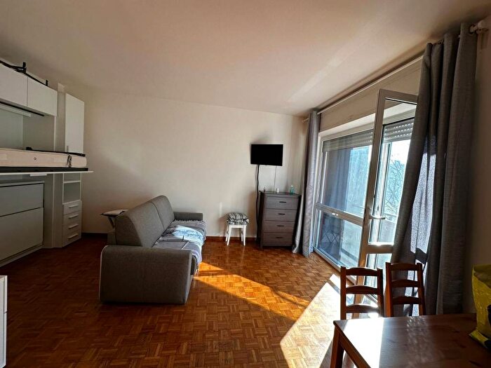 Appartamento monolocale in affitto in Via Paul Valery, Famagosta, Milano