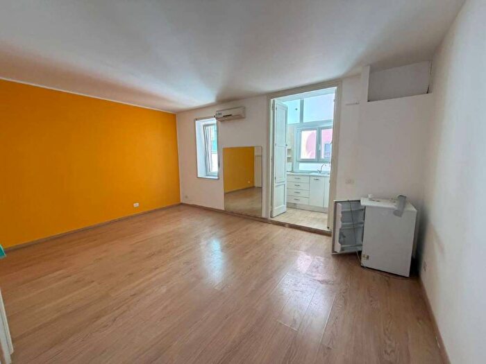 Appartamento monolocale in affitto in largo FERRANDINA, Chiaia, Napoli