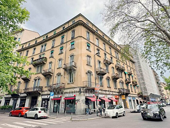 Appartamento bilocale in affitto in Piazza Firenze, Cenisio, Milano