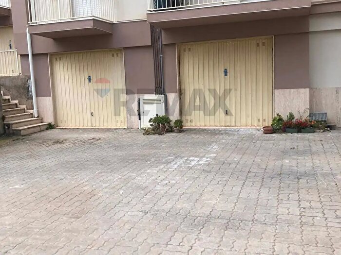 Appartamento con 6 locali in vendita in Via Giuseppe Pitrè, Caltagirone