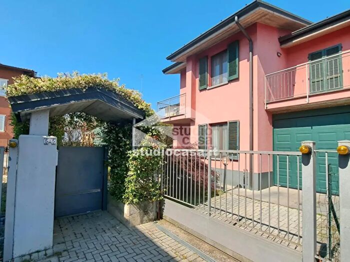 Casa quadrilocale in vendita in Via Brusocchi, Fornovo San Giovanni