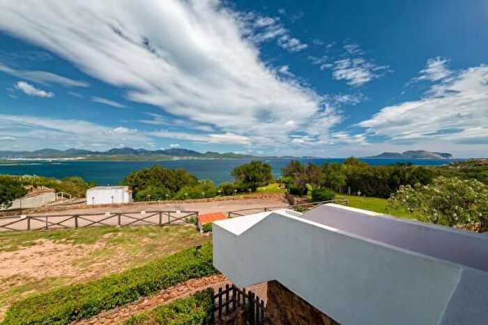 Casa quadrilocale in vendita in Via Fontana Umbrina, Olbia